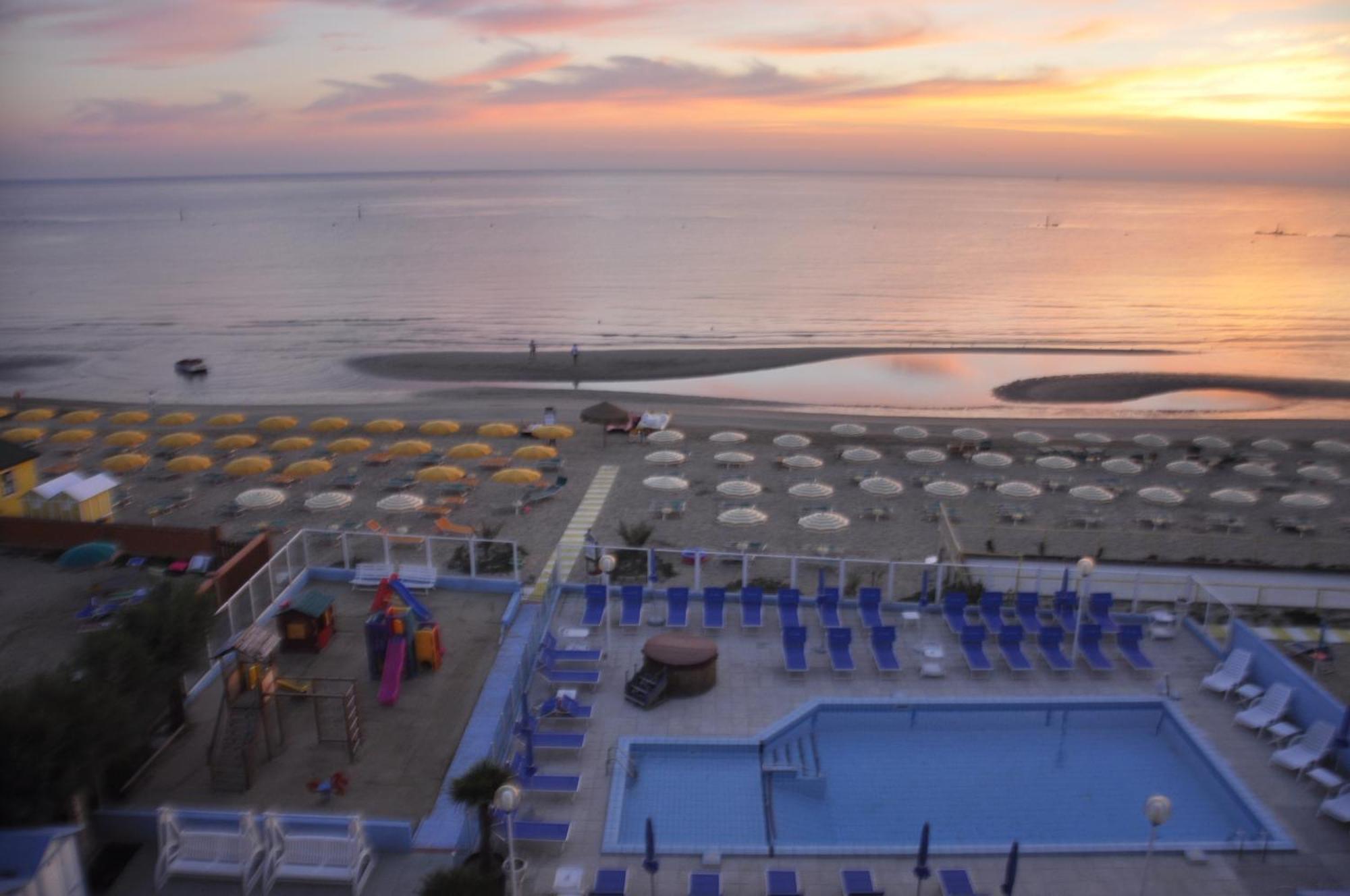Hotel Casadei Fano Exterior photo