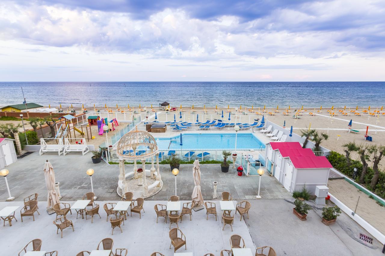 Hotel Casadei Fano Exterior photo